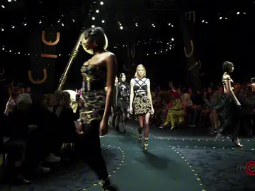 Versace #walk #2019 #SS #LuxModels 