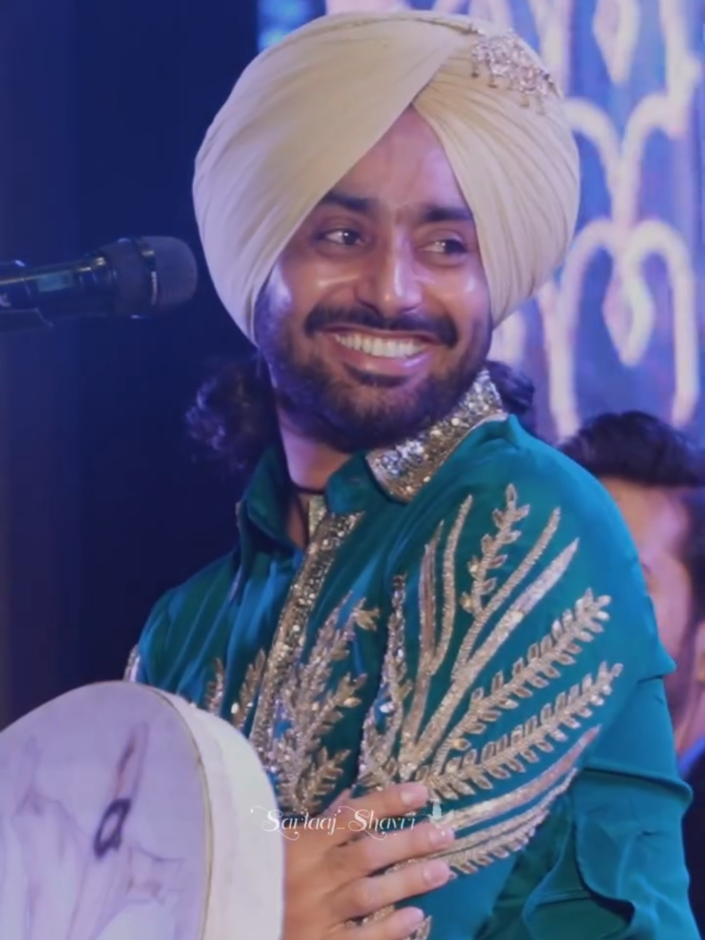 Assi aakheya samay nu zara hauli hauli chal Sannu ishq bimariyaan da labh gaya hall Nihar Len De Satinder Sartaaj  #kalijotta#satindersartaaj#neerubajwa #sartaajlive #satindersartaaj 