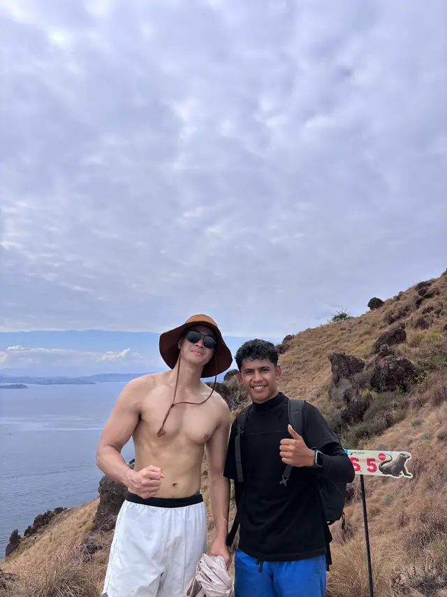 Kapan lagi coba foto sama abang.yesaya brahm  Welcome to Labuan Bajo kakz😁