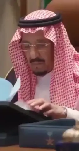 ‏حنا رجال أبو فهد أبونا كلنا وقائد مجدنا. إذا ذُكر المجد قلنا السعودية. وإذا ذُكر الوفاء قلنا نحن. لأننا لا نحمل الوطن على ألسنتنا بل نحمله في قلوبنا ونترجمه مواقف. فنمضي خلف قيادتنا بعزيمة الرجال ونحمل راية التوحيد بقلبٍ لا يعرف إلا الانتماء. ولاؤنا للوطن والقيادة راسخٌ رسوخ الجبال وعهدُنا لا يُنقض ووفاؤنا لا يتبدّل. وسيبقى الوطن في قلوبنا عزًّا وهويةً ومصيرًا ما دامت في الصدور أنفاس. ❤️🇸🇦 ‎#السعودية_العظمى 