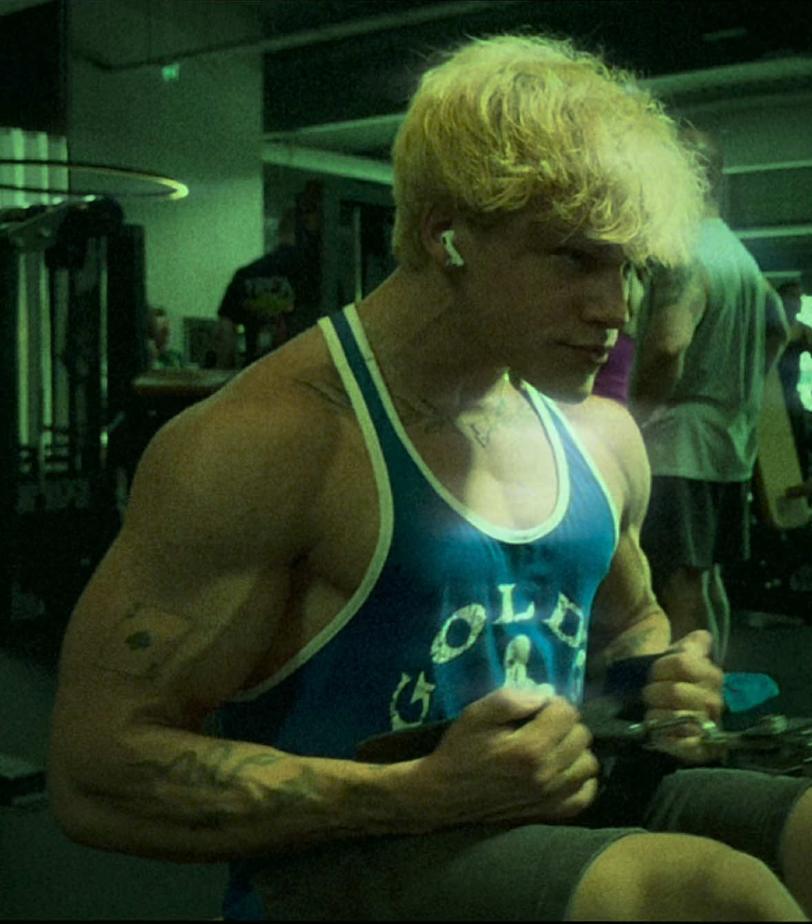 back and bi bby #GymTok #gymbro #shredded #night #CapCut 