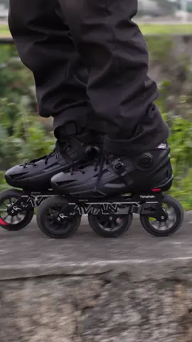 Patins de 3 rodas é vida 🖤🖤🖤 #patins #gorollerskateshop #flyingeagleskates #patinsstreet #patinsurbano 