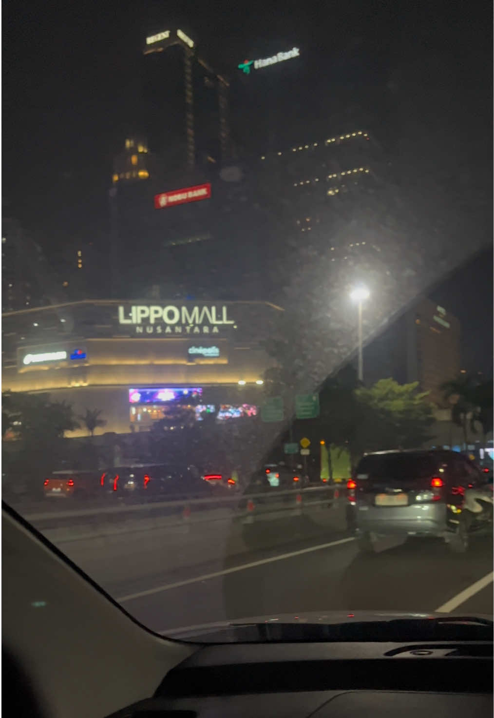 Lumayan buat prank temenmu, biar dikira lagi jalan jalan padahal mah dirumah 😂 📍Toll Dalam Kota, Semanggi #rawvideo #prankvideo #nightride #sunmori #jalanjalanmalam 