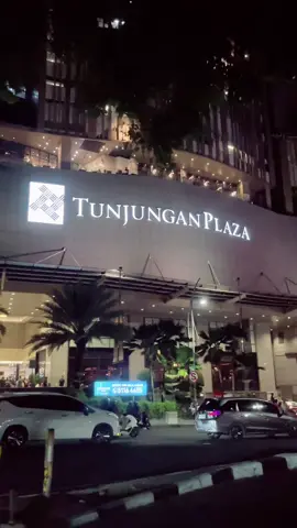surabaya seindah itu 🤍   #surabaya #tunjunganplaza #fyp #nightvibes #jalantunjungan 