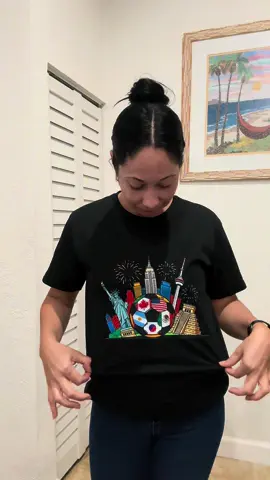 ⚽🔥 Si el fútbol es parte de tu estilo, esta camiseta es para ti. Su diseño llamativo y su tela 100% algodón la hacen perfecta para el día a día, para salir con amigos o apoyar a tu equipo con comodidad. ¡Elige tu color favorito y aprovecha la oferta! #DealsForYouDays #SummerVibes #spotlightfinds #gaby_ruiz101 #SoccerStyle