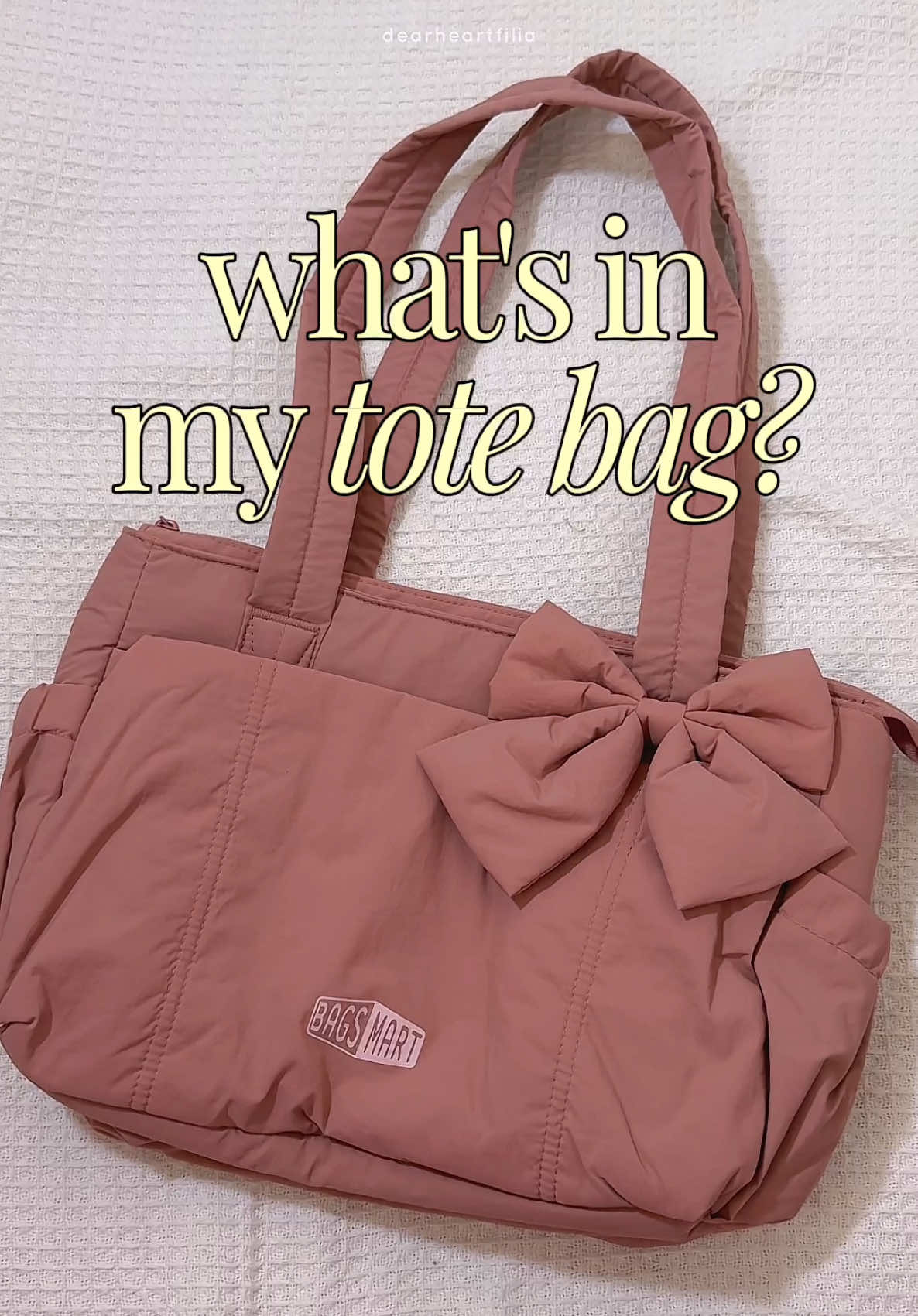 Akala ko dati basta tote bag okay na. 😅 Pero simula nang gamitin ko ang Bagsmart tote bag, hindi na kalat ang mga gamit ko sa loob! From wallet, powerbank, charger, makeup pouch, hanggang mga random na “baka kailanganin ko mamaya” items — lahat may sariling lugar. 👜✨ Ano ang hindi nawawala sa tote bag mo? #whatsinmybag #bagsmart #totebag #shoulderbag #coquetteaesthetic @BAGSMART Store 