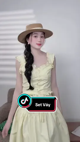 Em bé ngoan xinh iu 💛💛 mũ cói đi biển xinh iu 🌊 #outfit #thoitrangnu #viral #tiktok #trending 