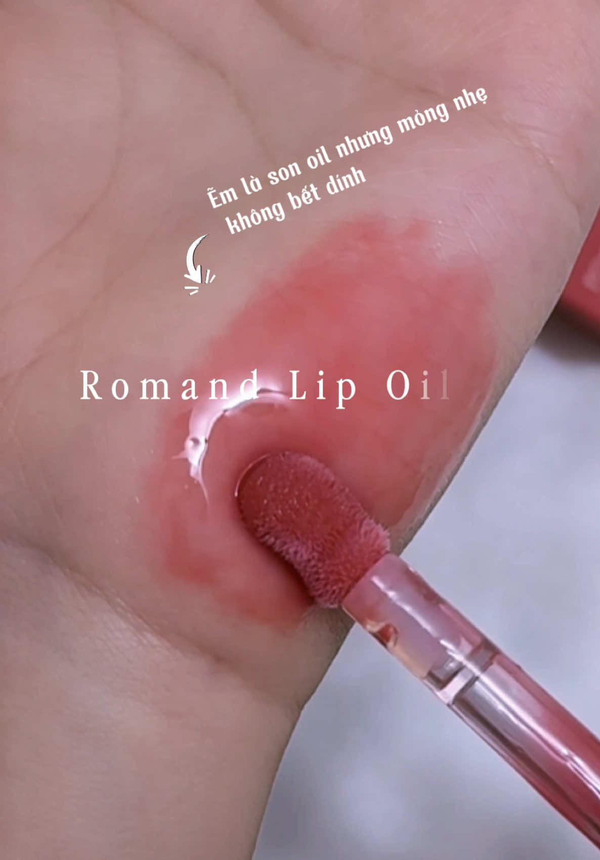 Em son vừa dưỡng vừa bóng mà không bết dính quá nhiều  #romand #romandvn #juicyflashlipoil #oilglow 