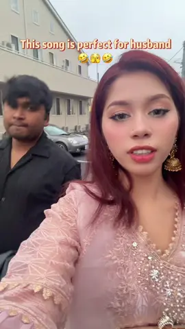 গোটা পৃথিবীতে খুঁজো আমার মতো কে তোমাকে এত জ্বালা দিবে 🤫🩷 Dress:@ayeshas_de_gallery 