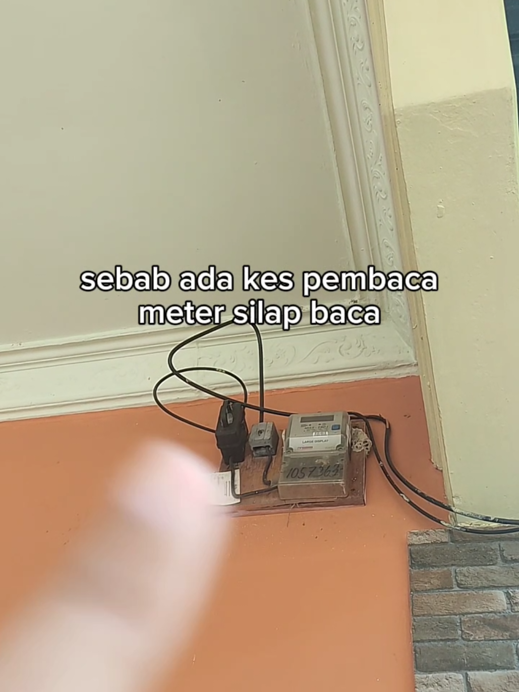 yang tak tengok video ni mesti terus je bayar bila dapat bil elektrik melambung. otak ni berpusing-pusing tau fikir macam mana nak bayar bil sampai beratus🥲 tapi alhamdullillah bila tau cara cek bacaan meter, kita tau pembaca meter salah amik bacaan & tak perlu bayar sampai beratus