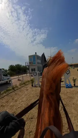 Behind the scene, la cámara sale volando. 😅