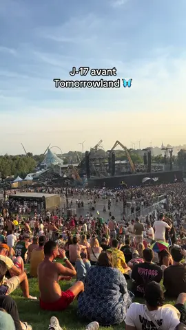 J-17 avant Tomorrowland #tomorrowland #tomorrowland2026 #festival #globaljourney #globaljourneytravelpackages 