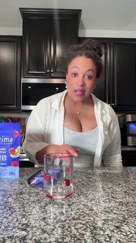 You need this new Berry Bliss variety pack from @Ultima Replenisher because I need yall to sign my petition for Blackberry Apple to get its own canister 😂 #electrolytes #pregnancy 
