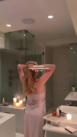 back to my bathroom 🕯️✨🦢