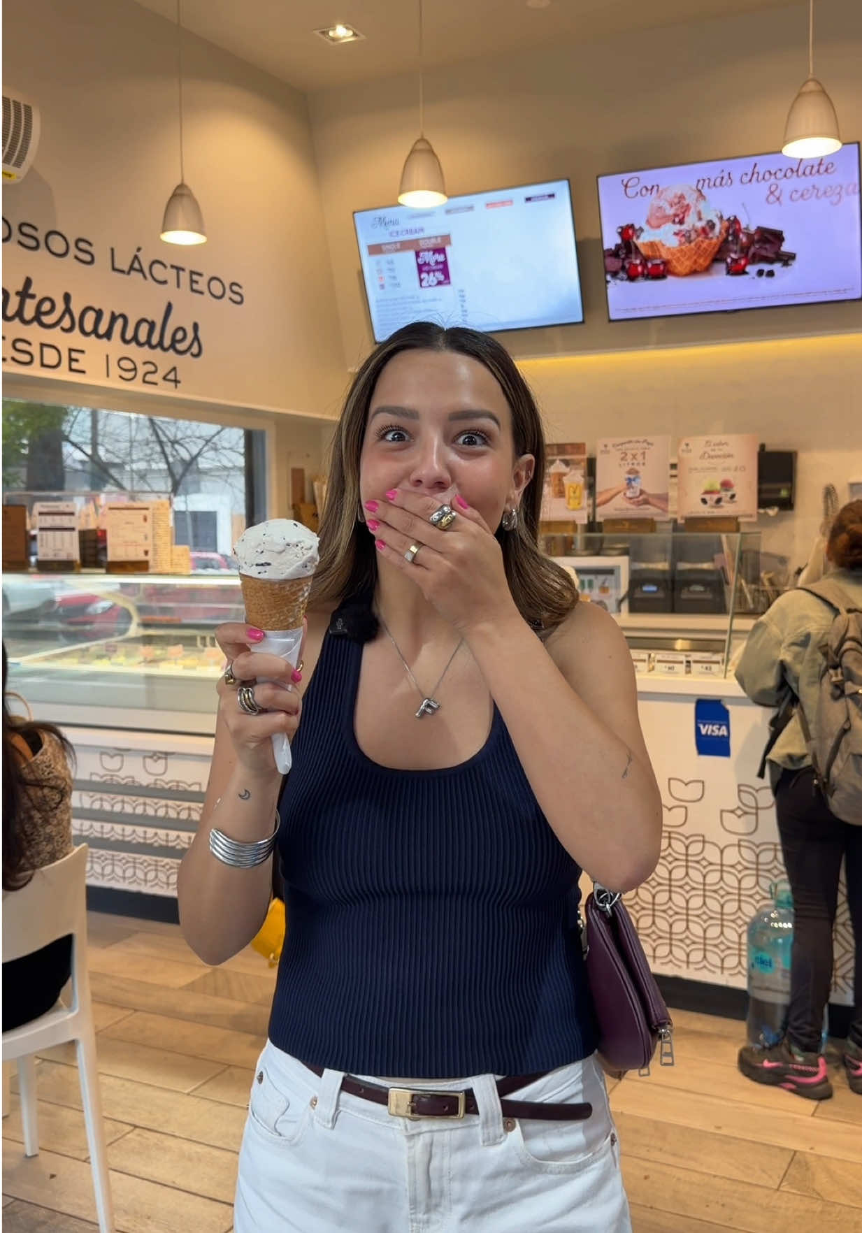 okaaayyy no sabía que necesitaba un helado sabor mazapán hasta que probé uno! 🔥🍦 lo probarían?? #SantaClara #ConMazapanCaféSabeMejor