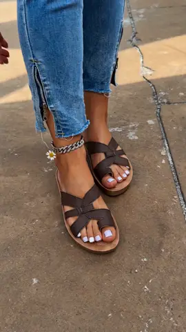 Women's Fashionable Plain Color Platform Sandals, Comfy Leather Sandals, Lightweight Non-Slip Sandals for Summer, Casual Beach Vacation Footwear #wedgesandals #sandalsforwomen #casualsandals #flipflopsandals #womensslides #summershoeswomen #flatshoesforwomen #womenswedgeshoes #slingbacks #comfysandalsforwomen
