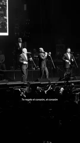 La mejor noche. Eres increíble @El Gran Combo de Puerto Rico ❤️❤️ #elgrancombodepuertorico #salsa #puertorico🇵🇷 #movistararena #bogota🇨🇴 
