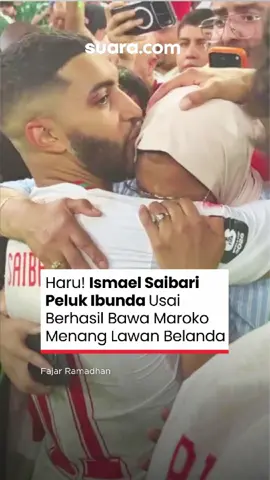 Nama Ismael Saibari menjadi sorotan usai membawa Maroko melaju ke-16 besar Piala Dunia 2026. Saibari berhasil mencetak gol ke gawang Belanda saat adu penalti dan membuat skor akhir 3-2. Selain momen gol tersebut, salah satu hal yang membuat Saibari disorot yakni momen bersama sang ibu. Pasalnya, setelah berhasil menang, Saibari terlihat menghampiri dan memeluk ibunya. Pada momen tersebut, sang ibu juga terlihat haru saat memeluk putranya itu. Sementara Saibari beberapa kali terlihat mencium kepala sang ibu yang mengenakan hijab tersebut. Momen Saibari dan sang ibu ini langsung menjadi perbincangan warganet di media sosial. Tidak sedikit netizen yang mengaku haru melihat momen Saibari dan ibundanya itu. #IsmaelSaibari #MarokovsBelanda #PialaDunia2026 #MomenHaru #Viral