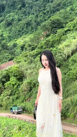 Những câu nói tưởng như là chỉ là câu nói nhưng nó mamg theo ước mơ của cả 1 tuổi trẻ của những người con vùng núi của chúng mình.  Đã có mặt tại ngọn núi gắn liền với tuổi thơ của Linh rùi đây….. #linhbe1811_20 #xuhuong #linhnho 