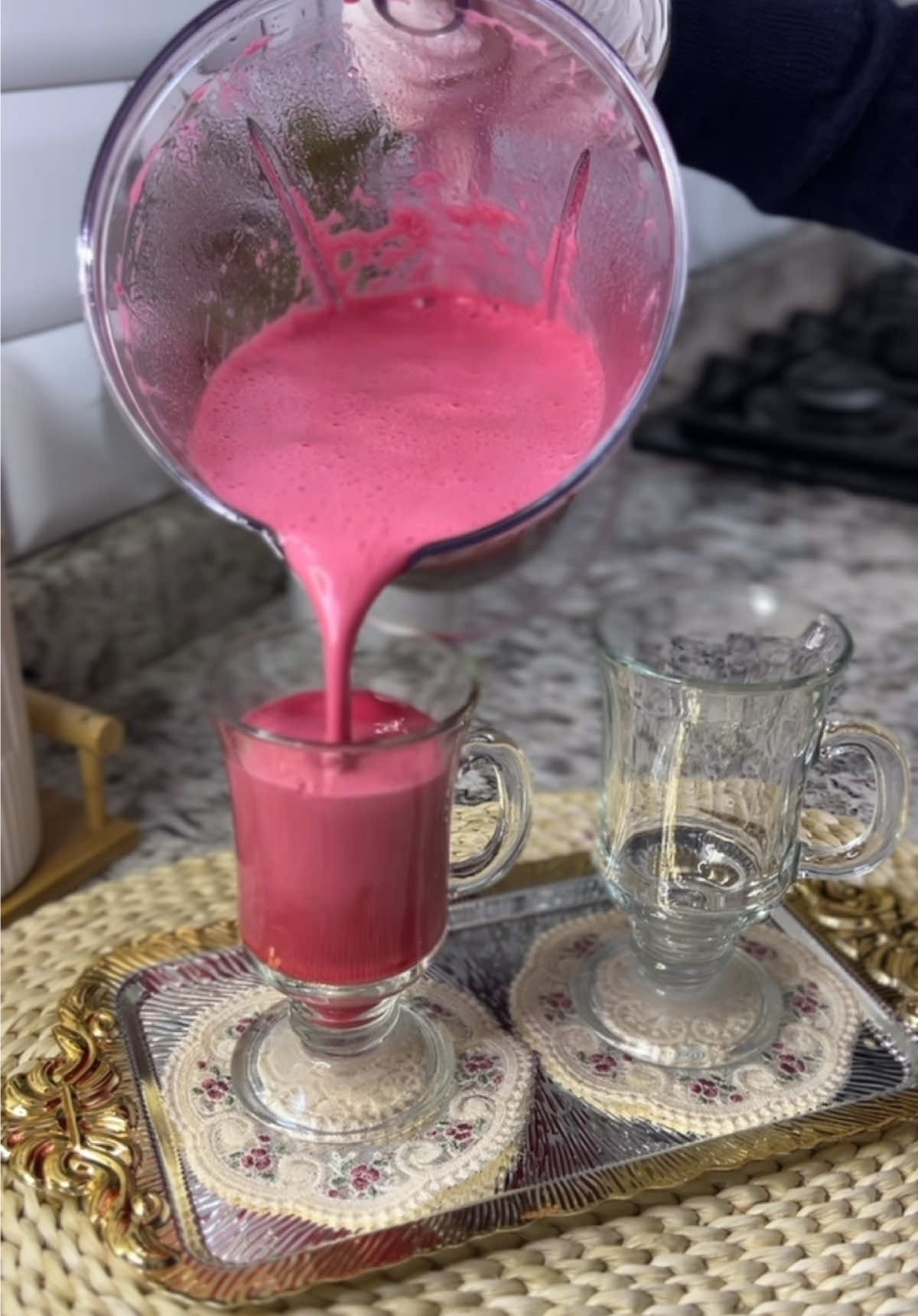 الفيديو حايطلع لمتابعيني المميزين بس❤️ درتلكم عصير اقتصادي ومنعش ويهبل ضروري تجرّبوه وجبتلكم مكان يهبل شوفو نهاية الفيديو🥰 #بحر #فندق #200k 