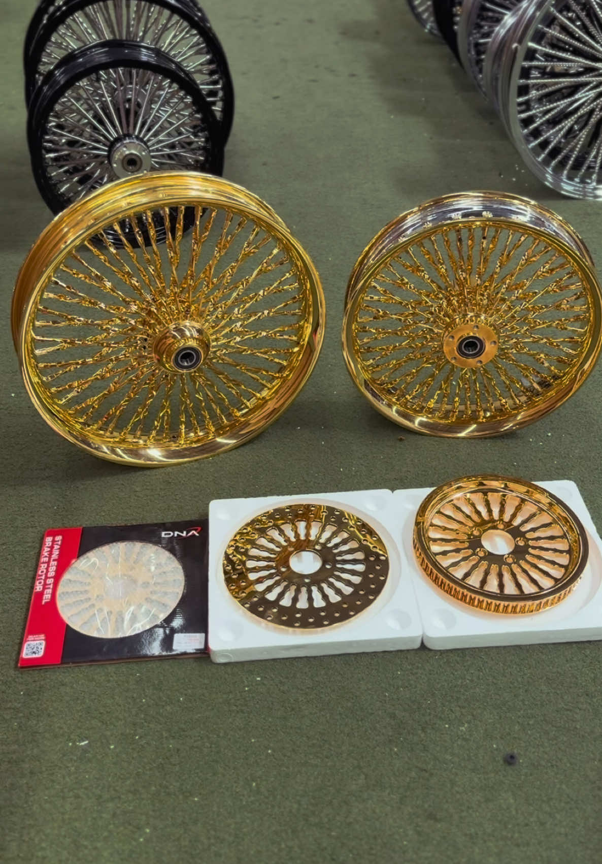 WARNING: This build may be too expensive to look at. 😅 💰 Full 24K Real Gold Plated Cali Wheel Set 💰 24K Gold Plated Rotors 💰 24K Gold Plated Pulley 💰 Smooth Lip Forged Billet Rims Real 24K gold on the wheels is already insane… But matching the rotors, pulley, and billet rims? That’s next-level. Safe to say… Money wasn’t the issue for this customer. 🔥 Every detail matters.  #harleydavidson #motorcycle #CustomBike #custombuild #wheels 