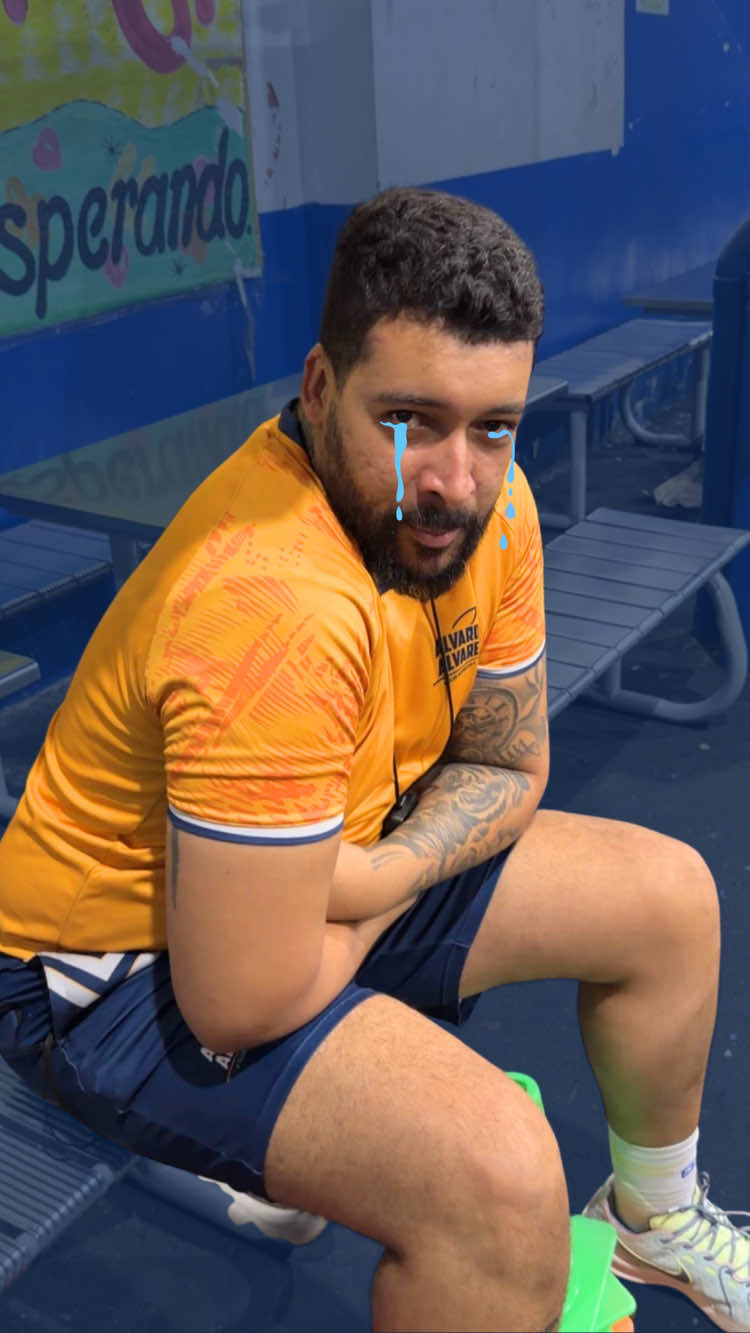 Diríamos que ningún entrenador salió lastimado durante la grabación de este video pero sería mentira…  ¿Quién iba a pensar que el kickball podría ser tan peligroso?😅