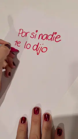 ¿Cuándo fue la última vez que te hablaste con la misma amabilidad con la que hablas a alguien que quieres? 🤍 Muchas veces esperamos que los demás nos recuerden nuestro valor, pero la relación más importante es la que construimos con nosotros mismos. ✨ Eres importante. ✨ Mereces respeto, amor y tranquilidad. ✨ Te ves genial cuando sonríes. ✨ Y te mereces todo lo lindo de esta vida. Guarda este reel para volver a él cuando lo necesites. Y si hoy nadie te lo ha dicho, aquí va un recordatorio: eres suficiente y tu valor no depende de la aprobación de los demás. 💛 ¿Cuál de estas frases necesitabas leer hoy? Te leo en los comentarios… @psico.leben #Autoestima #SaludMental #psicoleben #BienestarEmocional #Autocuidado  