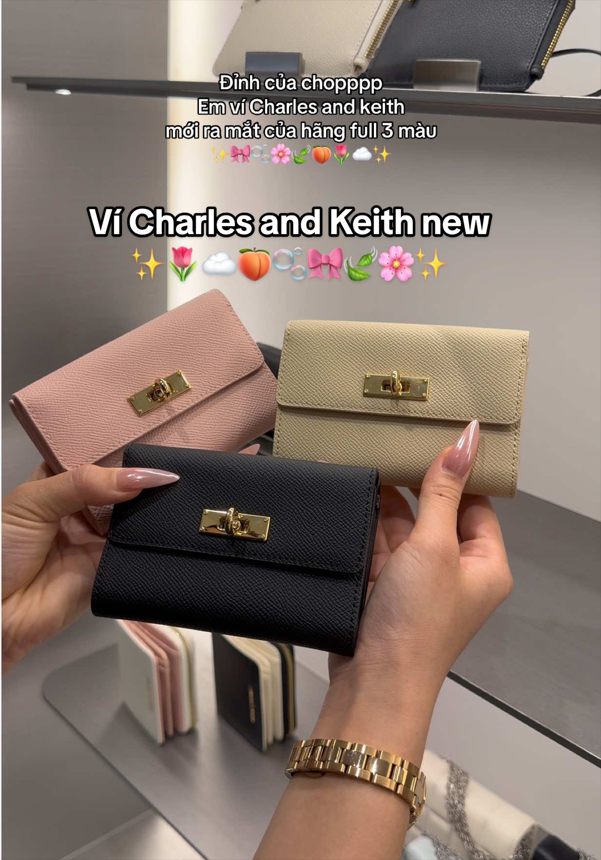 🌸 c h a r l e s a n d k e i t h 🌸  Ce nào thích các mẫu ví nhỏ gọn, tiện lợi giống em thì bơi vào đây nhé  Kèm charm quá chi là xinhhh ❤️🤍🖤 #vícharlesandkeith #vínữ #clien #vínữtạinhật  Cli.en🌷
