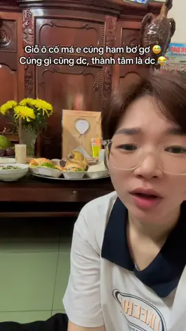 K tạo content, content tự tìm tới. Nay giỗ Ông cố . Má e k kịp làm xôi, trưa muộn hết xôi. Má e mua ham bơ gơ vs bánh bao cúng ô cố thay xôi. Đủ 3 loại bò, gà, heo. Má e nói trước cúng sau xin lộc. ( Các cháu ngoại thích ăn ham bơ gơ ). Thành tâm là được. 😅😅😅. Hồi kì lâu rồi giỗ ô ngoại , má e nói hồi sống ô ngoại chưa biết con tôm hùm sao. Má e mua con tôm hùm về luộc xong má e cúng 😂😂😂. Cúng gì k quan trọng, thành tâm là được #viral #hàihước #content 