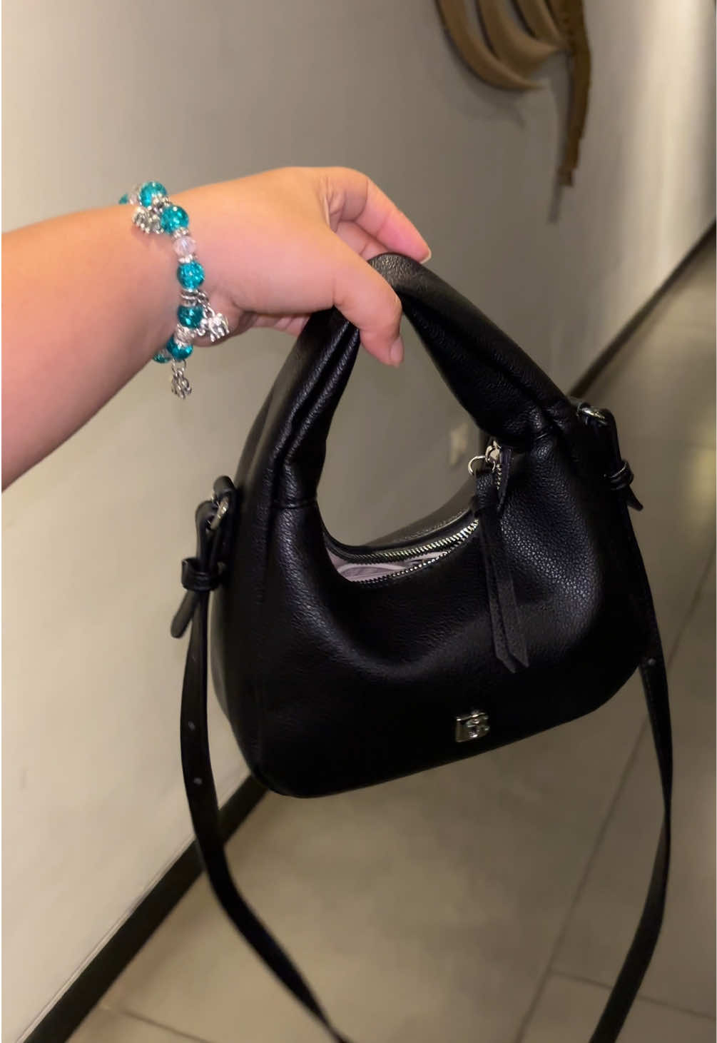 #taswanita #tascantik #slingbag #tasselempang #handbag 