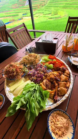 Không có view nắng đẹp thì mình có view trời mưa siêu chill. Sapa dù trời mưa nhưng vẫn rất đẹp rất thơ#xuhuong #salingsapa#sapa 