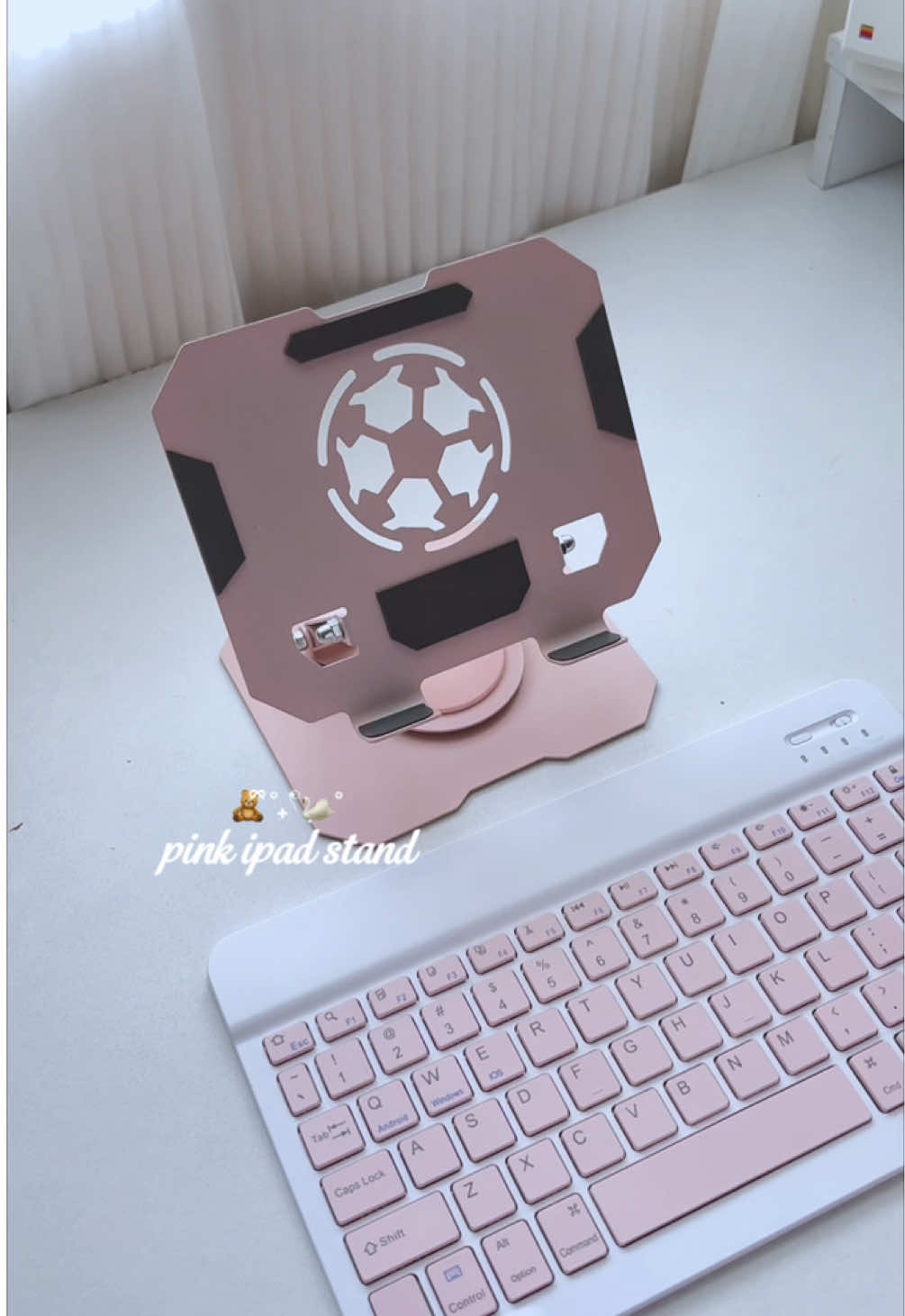 pink ipad stand 💗💭 #ipadstand #tabletholder #ipadaccessories #desksetup 