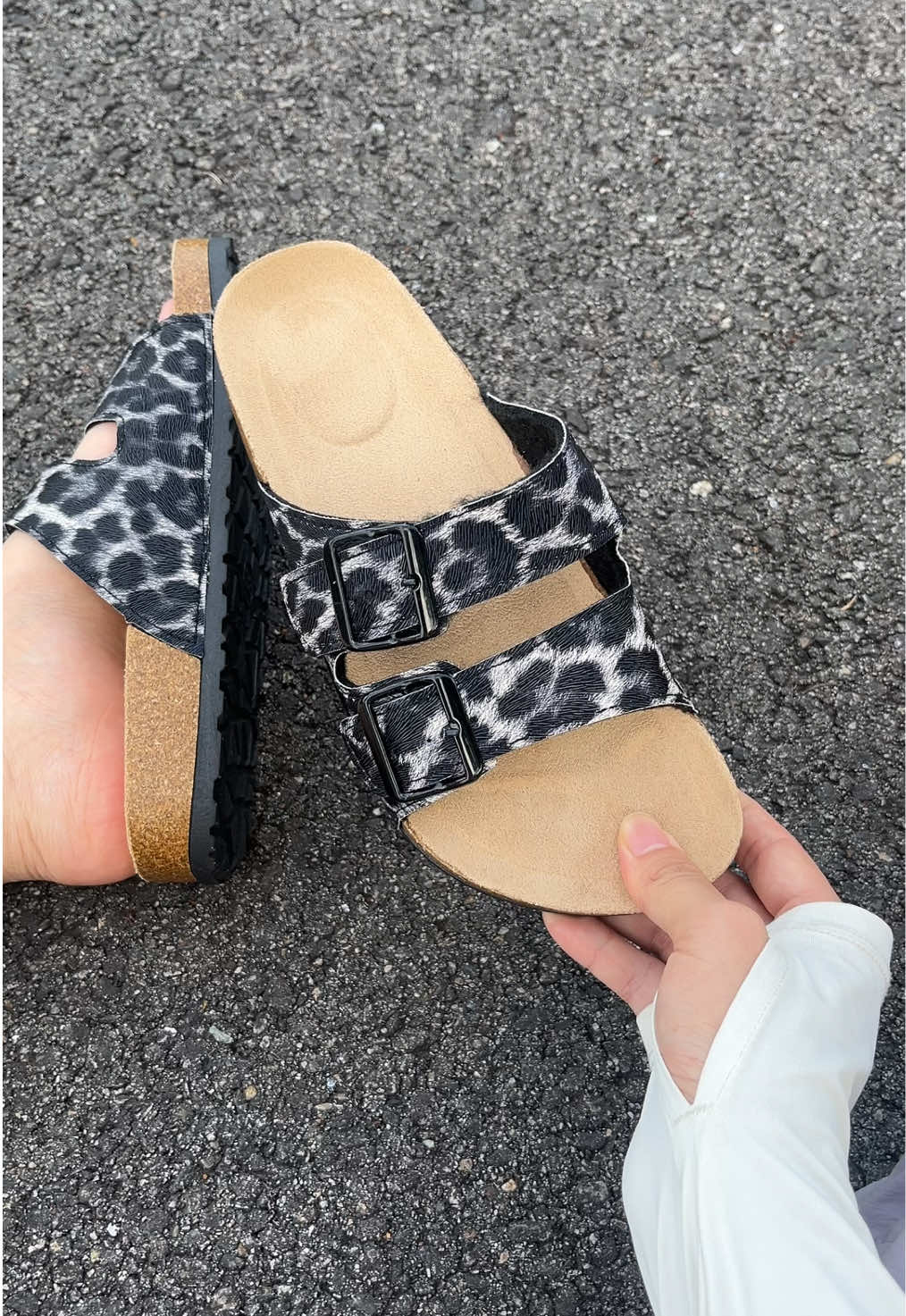 #dealsforyoudays #tiktok #comfysandals #twostrapslides #fashion 