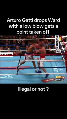 Arturo Gatti drops ward with a low blow and gets a point taken off #boxing🥊 #box #boxer #fighting 