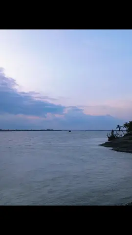 নদীর বুক চিরে এগিয়ে চলা নৌকাটাও জানে, ফিরে আসা সবসময় সম্ভব হয় না।