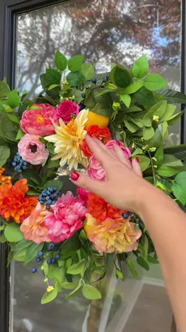 This is STUNNING! Use indoor or outdoor. So quality and pretty #wreath #homedecor #outdoordecor 