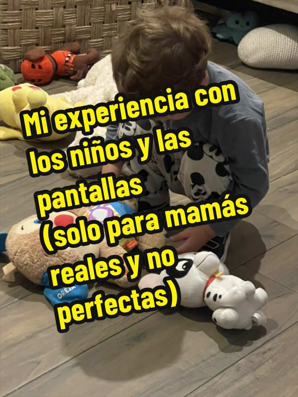 Les cuento un poquito de mi (mala) experiencia con el uso de pantallas en niños pequeños. Lo que dicen los médicos/psicólogos ES REAL. En tanto puedan mantenerlos sin usarlas, mejor. Les dejo@lo que nos ha funcionado para ir saliendo de eso. Y siendo realistas, cuando las usen que este tiempo sea controlado y de preferencia sea un televisor no un tablet o celular para evitar el scrolling. #mama #mamasinfiltro #maternidadereal 