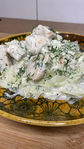 💰 5 € - NUR 532 Kalorien | Weißkohl mit Hühnchen in Sahnesoße 🇵🇱  #rezept #kochen #polska #fyp #hausmannskost 