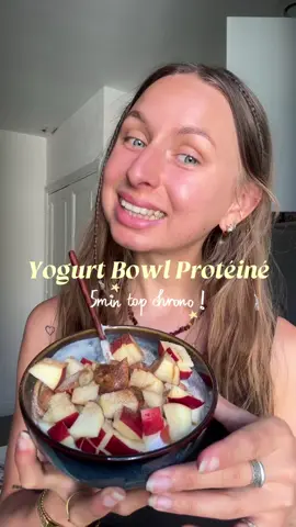 Yogurt bowl protéiné 🍎 (recette express) Tu auras besoin de : ✨200g de skyr  ✨quelques yummy drops @prozisfrance  ✨une pincée de sel  ✨1 pomme ou ton fruit préféré  ✨10-20g de peanut butter smooth @prozisfrance  Mon petit déjeuner / snack / dessert fav (et sans prise de tête) car il y a 20g de protéines dans ce bowl :))  Alors sauvegarde pour ta prochaine recette express ! ☺️ 💌 Moi c’est Léa, amoureuse de voyage, nature, café et moments simples du quotidien. Je partage tout ça ici <3 🫶🏼 Abonne-toi au passage :)) . . . #slowtravel #slowliving #ugccreator #ugcfrance #recettefacile