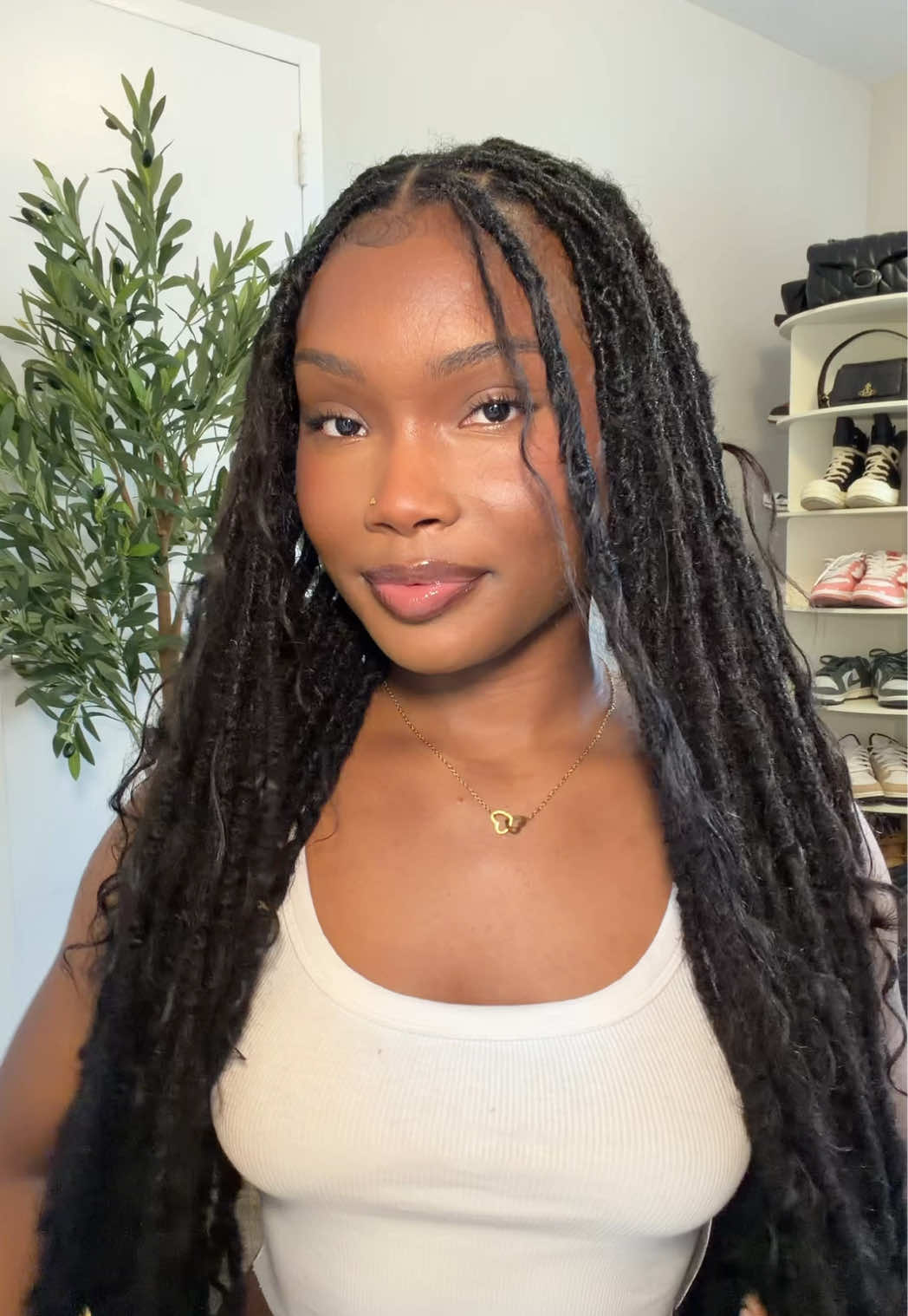 Install my boho locs with me! You’re looking at ur next easy summer hairstyle🙈  Pre made boho locs @HotBraids  . . . #boholocs #hairtutorial #blackgirlhairstyles #hotbraids #locs 
