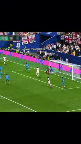 No one is getting past Wan-Bissaka 👀 #wanbissaka #drcongo #england #worldcup2026 @