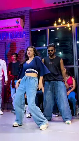 Us ki diwani hui Me kese Hogai 💜  #indiandance #viral #dance 
