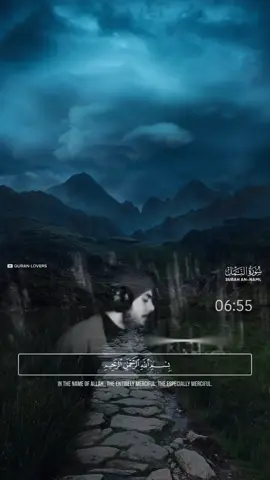 تفسير سورة النمل • اسلام صبحي • قوله تعالى: ﴿بَلِ ادَّارَكَ عِلْمُهُمْ فِي الْآخِرَةِ ۖ بَلْ هُمْ فِي شَكٍّ مِنْهَا ۖ بَلْ هُمْ مِنْهَا عَمُونَ﴾ (66) أي: إن علم الكافرين بالآخرة قد انقطع واضطرب، فلم يصلوا إلى حقيقتها، بل هم في شك عظيم منها، بل هم أشد من ذلك، فهم عميٌ عن دلائلها، لا يبصرون الحق مع وضوحه. الفوائد: الشك في الآخرة سبب الضلال. الإيمان بالبعث أساس العقيدة. ﴿وَقَالَ الَّذِينَ كَفَرُوا أَإِذَا كُنَّا تُرَابًا...﴾ (67-68) استبعد المشركون أن يُبعثوا بعد أن يصيروا ترابًا، وقالوا: لقد وُعدنا بهذا نحن وآباؤنا من قبل، وما هذا إلا أساطير الأولين. الفوائد: إنكار البعث من صفات المكذبين. قدرة الله على الإحياء بعد الموت أعظم من خلق الإنسان أول مرة. ﴿قُلْ سِيرُوا فِي الْأَرْضِ...﴾ (69) أي: تأملوا آثار الأمم السابقة لتروا كيف كانت نهاية المكذبين. الفوائد: الاعتبار بتاريخ الأمم. مصير المكذبين الهلاك. ﴿وَلَا تَحْزَنْ عَلَيْهِمْ...﴾ (70) يطمئن الله نبيه ﷺ ألا يحزن على تكذيبهم، ولا يضق صدره بسبب مكرهم. الفوائد: الداعية يبلغ ولا يتحمل هداية الناس. الصبر على الأذى. ﴿وَيَقُولُونَ مَتَى هَذَا الْوَعْدُ...﴾ (71-72) كانوا يستهزئون بطلب تعجيل العذاب، فأخبرهم الله أن بعض ما يستعجلون قد يكون قريبًا. الفوائد: الاستهزاء بعذاب الله خطير. الله يمهل ولا يهمل. ﴿وَإِنَّ رَبَّكَ لَذُو فَضْلٍ عَلَى النَّاسِ...﴾ (73) الله كثير الإحسان إلى الناس بإمهالهم ورزقهم، ولكن أكثرهم لا يشكرون. الفوائد: نعم الله لا تُحصى. الشكر سبب دوام النعم. ﴿وَإِنَّ رَبَّكَ لَيَعْلَمُ...﴾ (74-75) الله يعلم ما تخفي الصدور وما تعلن، وكل شيء مكتوب في اللوح المحفوظ. الفوائد: مراقبة الله في السر والعلن. لا يخفى على الله شيء. ﴿إِنَّ هَذَا الْقُرْآنَ يَقُصُّ...﴾ (76-77) القرآن يبين لبني إسرائيل الحق فيما اختلفوا فيه، وهو هدى ورحمة للمؤمنين. الفوائد: القرآن يحسم الخلاف بالحق. الانتفاع بالقرآن للمؤمنين. ﴿إِنَّ رَبَّكَ يَقْضِي بَيْنَهُمْ...﴾ (78-81) الله يحكم بين عباده بالعدل، وأمر نبيه أن يتوكل عليه، وأن المكذبين كالأموات والصم لا ينتفعون بالهدى. الفوائد: التوكل على الله. الهداية لمن طلب الحق. ﴿وَإِذَا وَقَعَ الْقَوْلُ عَلَيْهِمْ...﴾ (82) إذا اقتربت الساعة أخرج الله الدابة من الأرض، فتكلم الناس وتخبرهم أنهم لم يكونوا يوقنون بآيات الله. الفوائد: خروج الدابة من علامات الساعة الكبرى. الإيمان بالغيب واجب. ﴿وَيَوْمَ نَحْشُرُ مِنْ كُلِّ أُمَّةٍ فَوْجًا...﴾ (83-85) يجمع الله جماعة من المكذبين، ويوبخهم: هل كذبتم بآياتي دون علم؟ فيعترفون ويحق عليهم العذاب. الفوائد: الحساب دقيق. لا عذر للمكذبين. ﴿أَلَمْ يَرَوْا أَنَّا جَعَلْنَا اللَّيْلَ...﴾ (86) الله جعل الليل للسكون والنهار للإبصار والعمل، وهذه من أعظم آياته. الفوائد: تعاقب الليل والنهار نعمة عظيمة. التفكر في خلق الله يزيد الإيمان. ﴿وَيَوْمَ يُنْفَخُ فِي الصُّورِ...﴾ (87) عند النفخة يفزع جميع الخلق إلا من شاء الله، ثم يأتون إلى الله خاضعين. الفوائد: أهوال يوم القيامة عظيمة. النجاة برحمة الله. ﴿وَتَرَى الْجِبَالَ...﴾ (88) تظن الجبال ثابتة، لكنها يوم القيامة تسير كالسحاب، وهذا من إتقان صنع الله. الفوائد: قدرة الله المطلقة. كل شيء يتغير يوم القيامة. ﴿مَنْ جَاءَ بِالْحَسَنَةِ...﴾ (89-90) من جاء بالإيمان والعمل الصالح فله خير وجزاء وأمن من الفزع، ومن جاء بالشرك والسيئات فأولئك يُكبُّون في النار. الفوائد: الجزاء من جنس العمل. الفوز الحقيقي بالإيمان. ﴿إِنَّمَا أُمِرْتُ أَنْ أَعْبُدَ رَبَّ هَذِهِ الْبَلْدَةِ...﴾ (91-92) أمر الله نبيه ﷺ أن يعبد رب الكعبة المشرفة الذي حرمها، وأن يكون من المسلمين، وأن يتلو القرآن، فمن اهتدى فلنفسه، ومن ضل فإنما عليه ضلاله. الفوائد: إخلاص العبادة لله. القرآن أعظم وسيلة للهداية. ﴿وَقُلِ الْحَمْدُ لِلَّهِ...﴾ (93) يأمر الله نبيه ﷺ أن يحمده، ويخبر أن الناس سيرون آيات الله الدالة على قدرته في الدنيا والآخرة، وأن الله ليس بغافل عن أعمالهم. الفوائد الختامية لسورة النمل: اليقين بالبعث والجزاء. التفكر في آيات الله الكونية. القرآن هو طريق الهداية. الصبر في الدعوة إلى الله. الإيمان بعلامات الساعة. مراقبة الله في السر والعلن. حسن الخاتمة يكون بالإيمان والعمل الصالح. خلاصة السورة: تركز سورة النمل على إثبات التوحيد، وصدق رسالة الأنبياء، وبيان قدرة الله في خلقه، وقصص الأنبياء مع أقوامهم، والتحذير من التكذيب، والتأكيد على البعث والحساب، وأن العاقبة دائمًا للمتقين. #سورة_النمل #اسلام_صبحي #محمود_جاسم_حسين #abo_geren #قران_كريم 