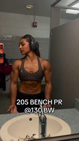 LETS FKNN GOO 225 IM COMING FOR U  #GymTok #gym #fyppp #benchpress #gymmotivation 