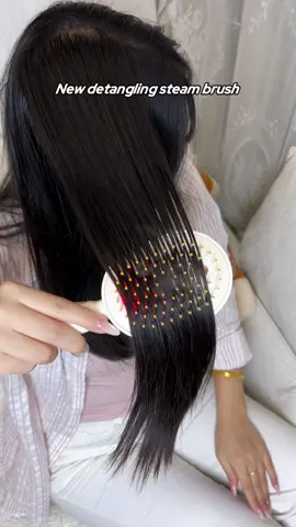 Spray while combing, with a red light mode, and it can also be cleaned with one button. It's really indispensable after using it!#tiktokshop #dealsforyoudays #tiktokshoprestock #tiktokshopholidayhaul #summervibes☀️🔥🏖