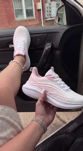 El producto está en el carrito, mis queridas amigas. #zapatillas 