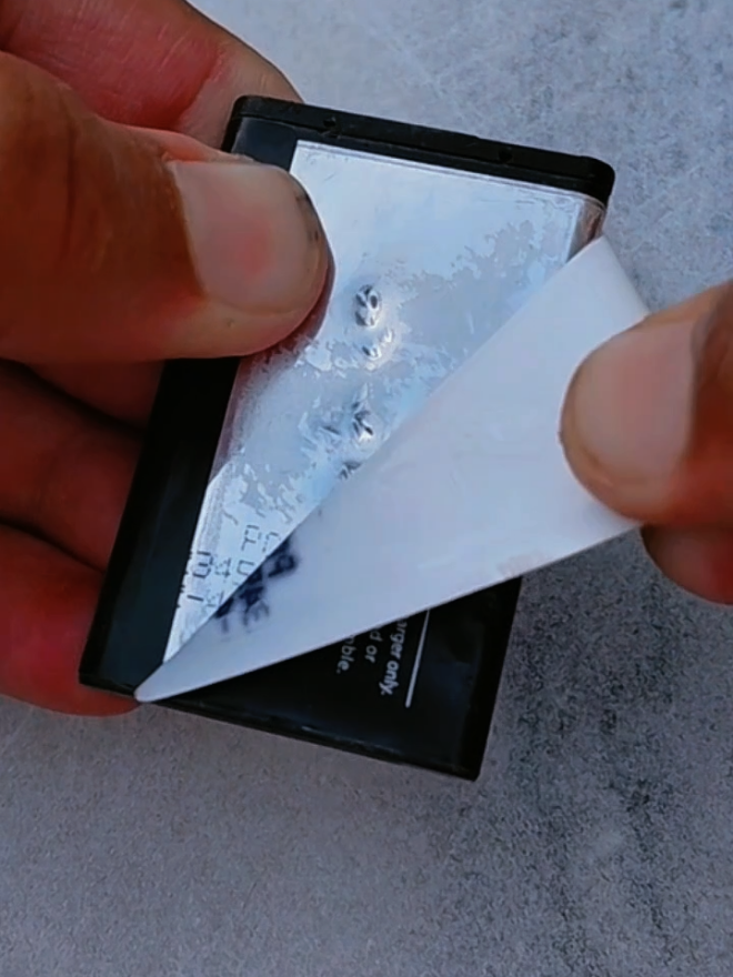 What's Inside a Small Mobile Battery? Let's carefully open a small mobile phone battery and explore what's inside. You'll see thin layers of materials, including copper, which is used as part of the battery's internal current collector. This video is for education only. Never open or damage a lithium-ion battery because it can be dangerous. #Battery #Copper #MobileBattery #Electronics #Tech 