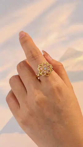 Summer vibes + stress relief? YES. 🌸 Gold-plated flower ring that *slays* daily wear ✨ #DealsforYouDays #SummerJewelry #StressReliefJewelry #GoldPlatedRing #TikTokMadeMeBuyIt #FYP