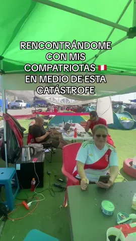 Reencontrarme con mis compatriotas en medio de esta catástrofe,  La unión hace la fuerza! 🇵🇪🇻🇪  Un encuentro lleno de emoción hoy 2 de julio  en La Guaira con la comunidad peruana. Gracias por sus palabras, su apoyo constante tras el sismo y por cuidar también de los bomberos de USAR PERÚ, A USTED JULIANA ÑAURY  POR DELEITARNOS CON ESTE POLLO A LA BRAZA.  Su solidaridad me da la fuerza para seguir adelante cada día. gracias a toda la comunidad peruana  ¡Gracias, hermanos!. @USAR PERÚ CGBVP @Carlos Gallardo Nuñez @Rubén Zavala @restaurante la Gringa en Caracas 