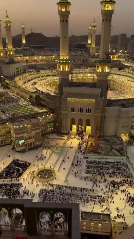 مدینہ منورہ ‎مدینہ، نبی ﷺ کا شہر، روشن چراغ ‎ایمان کا مینار، جہاں اسلام کی تاریخ کو پرواز ملتی ہے ‎مسجد نبوی، عظمت اور شان کی علامت ‎جہاں نبی محمد ﷺ کا روضہ ایک مقدس منظر ہے ‎شہر کی گلیاں کھجور کے درختوں سے سجی ہوئی ہیں، سبز و بلند ‎ایک پرسکون نخلستان، جہاں ایمان اور امن دلوں کو مسحور کرتے ہیں ‎مدینہ کی مالا مال تاریخ اور ورثہ چھو کر محسوس ہونے کے قابل ہے ‎ایسا مقام جہاں دنیا بھر سے مسلمان آکر روحانی سکون پاتے ہیں ‎ ‎شہر کی گرمجوش مہمان نوازی اور خوش اخلاقی ‎اسے زیارت کی ایسی جگہ بناتی ہے جہاں پہنچنے کے لیے لمبا سفر بھی قابلِ قدر ہے ‎ ‎#plztiktokteamdontunderviewmyvideos #foryoupageofficial❤️❤️tiktok